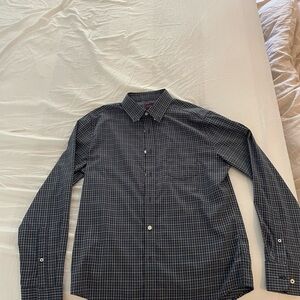 Untuckit size medium shirt